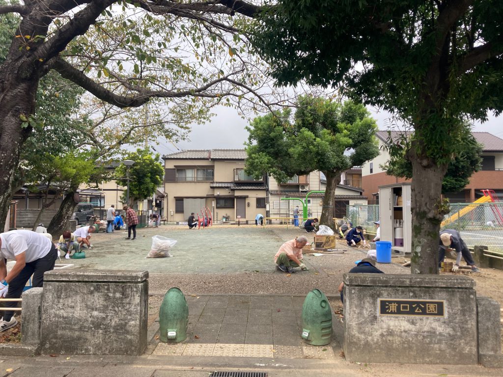 伊勢市浦口公園の清掃活動の様子