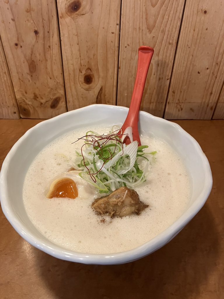 麺屋よつ葉の濃厚鶏ラーメン